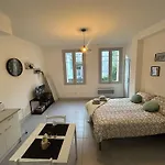 Au Pied Du Chateau